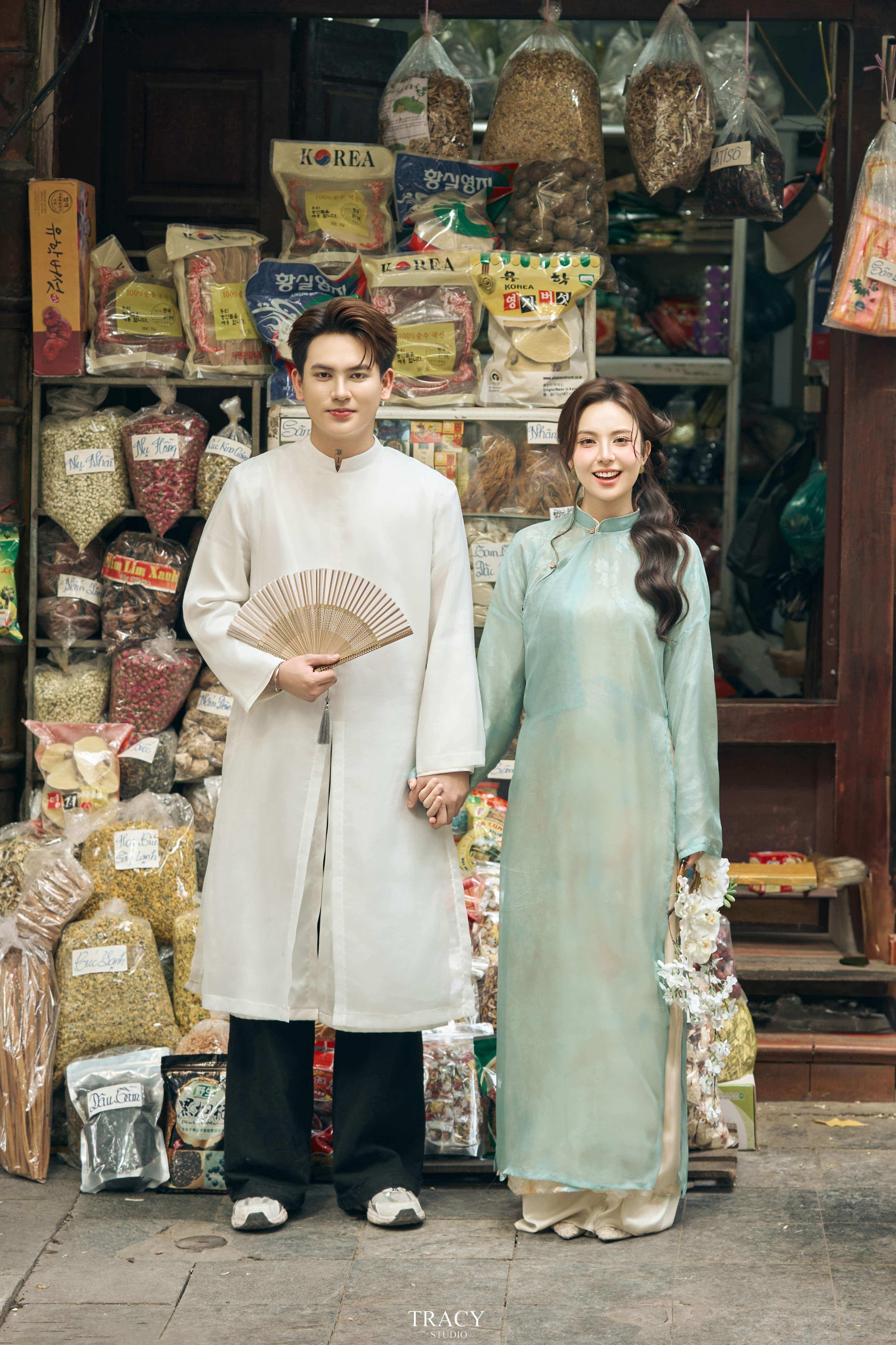 frontend/img/gallery/anh-tet-yem-ao-dai/tracy-studio-chup-concept-ao-dai-couple (2).jpg